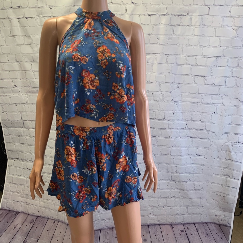 Xhilaration Two piece matching shorts and top floral set size small bohi